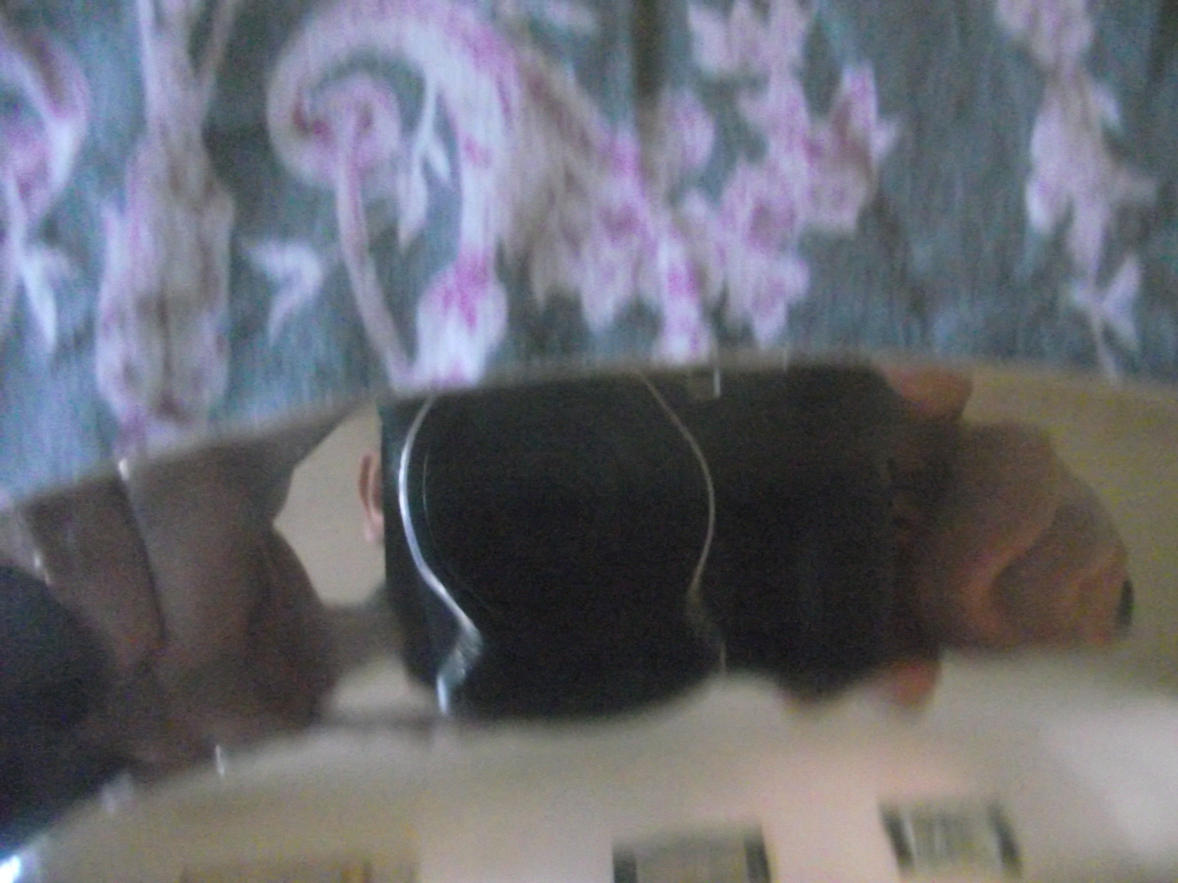 Silver metal silver metal silver bread basket bead.