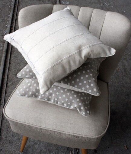 Cushion in linen white polka dots 40 x 40 cm