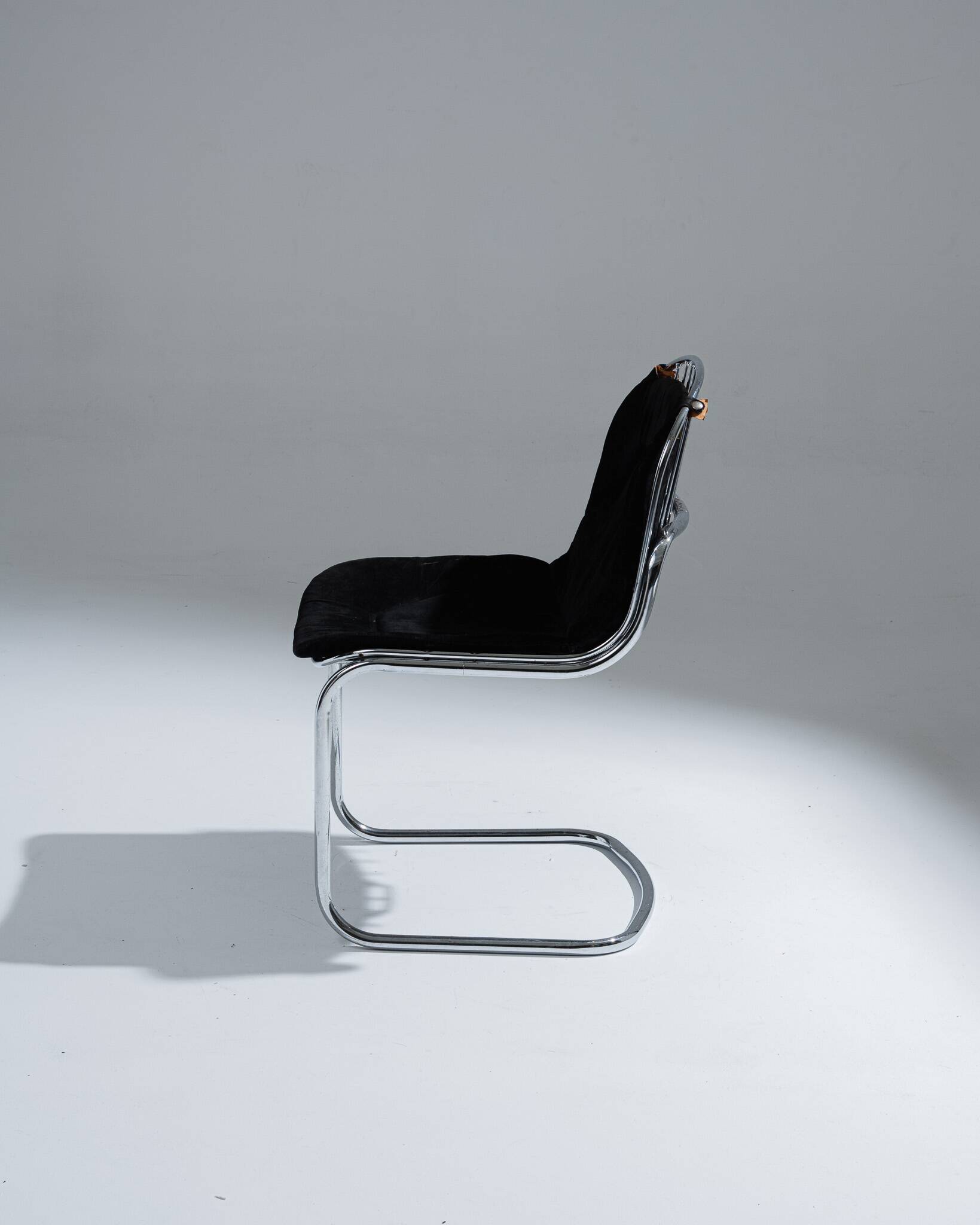 Chaise en velours noir, Gastone Rinaldi, 1970s