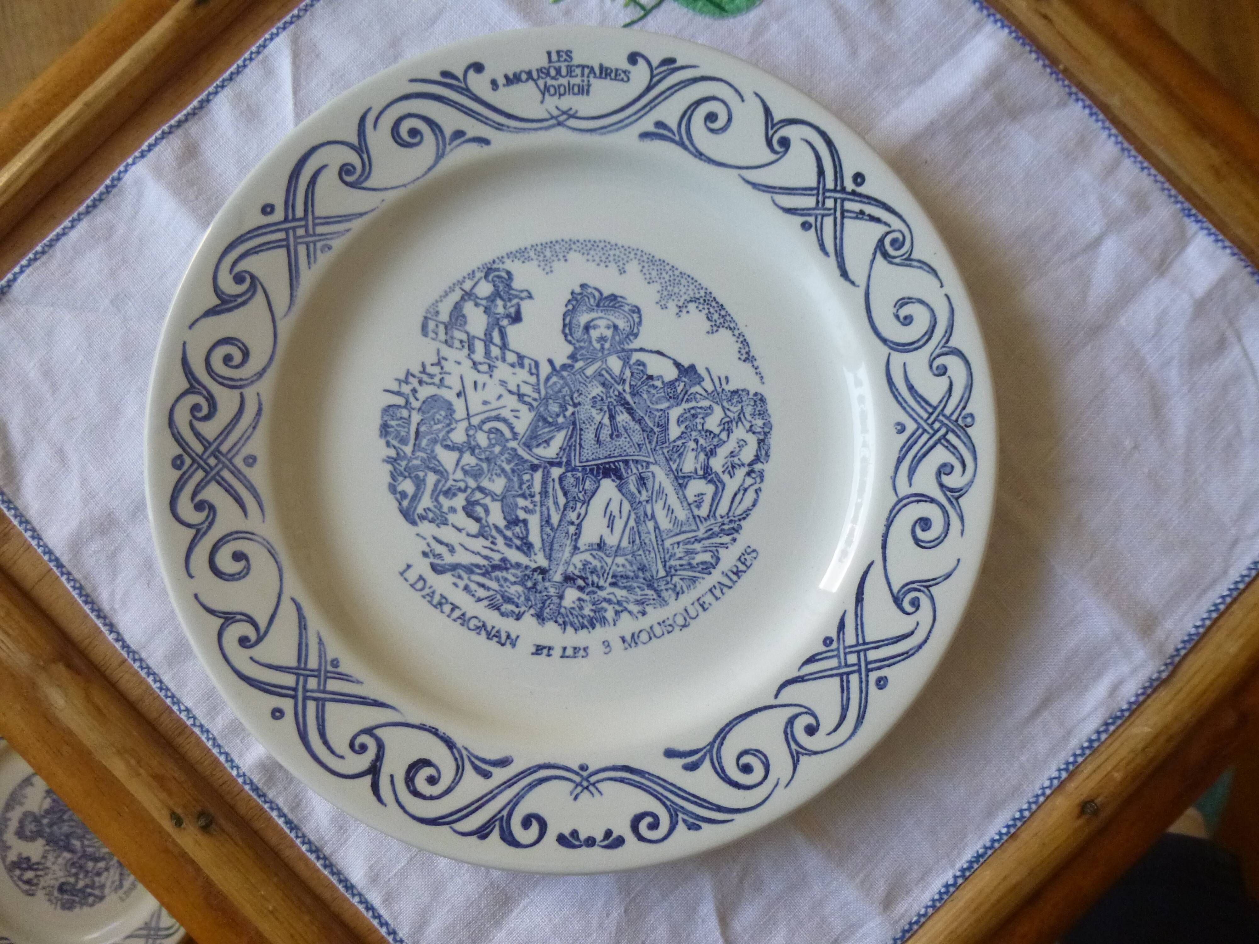 3 Yoplait advertising plates - The 3 musketeers