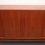 1960s sidebaord / highboard in teak with sliding doors