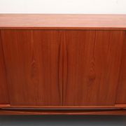 1960s sidebaord / highboard in teak with sliding doors