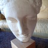 Statuette