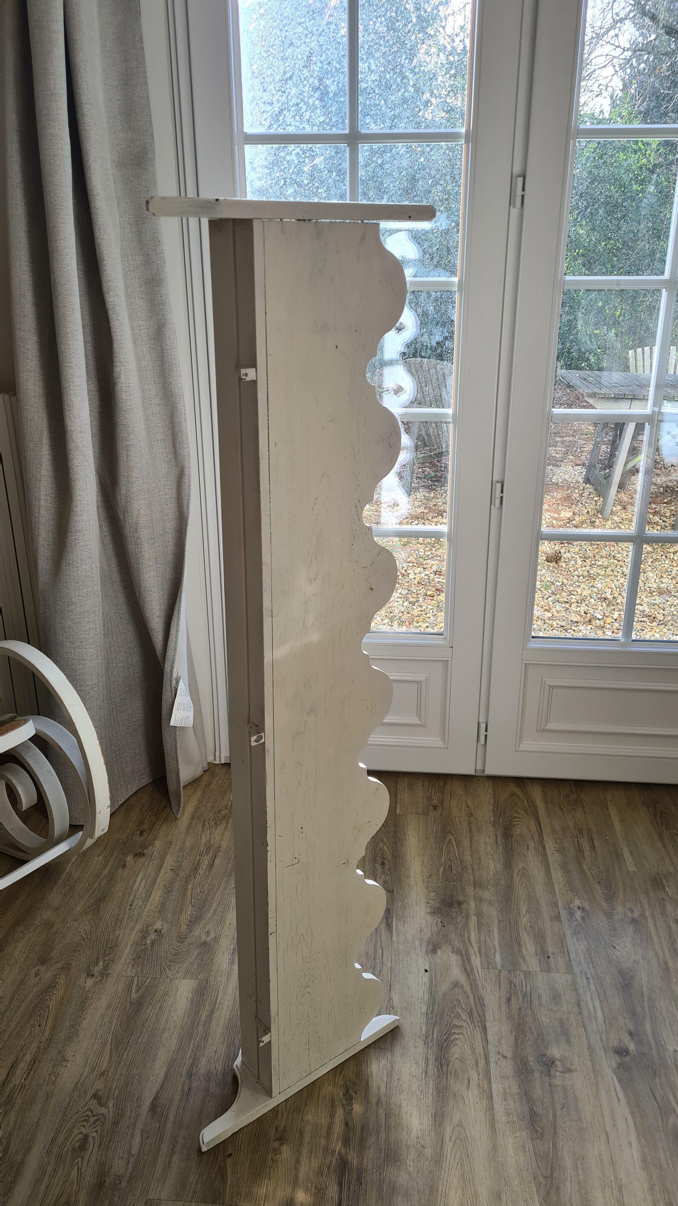 Old wall coat rack / 7 hooks / molding / baroque / white