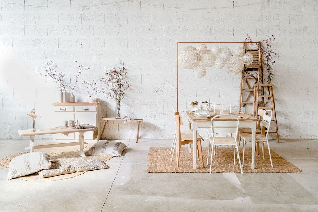 Wooden farmhouse table – cream foot