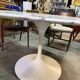 Table knoll eero saarinen modèle tulipe en marbre 137 cm