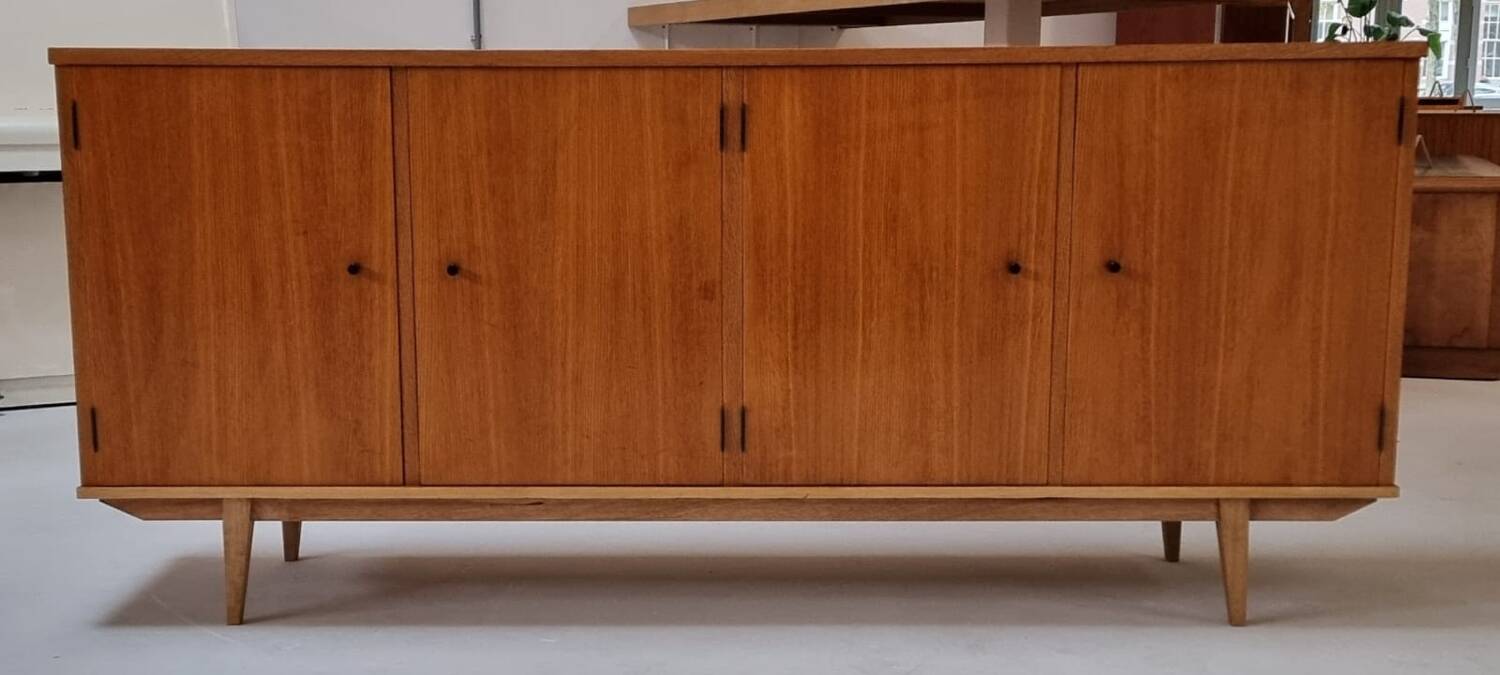 Buffet du milieu du siècle
