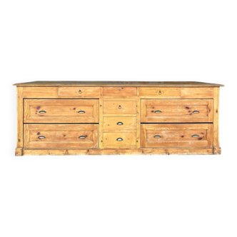 Old cloth merchant's counter