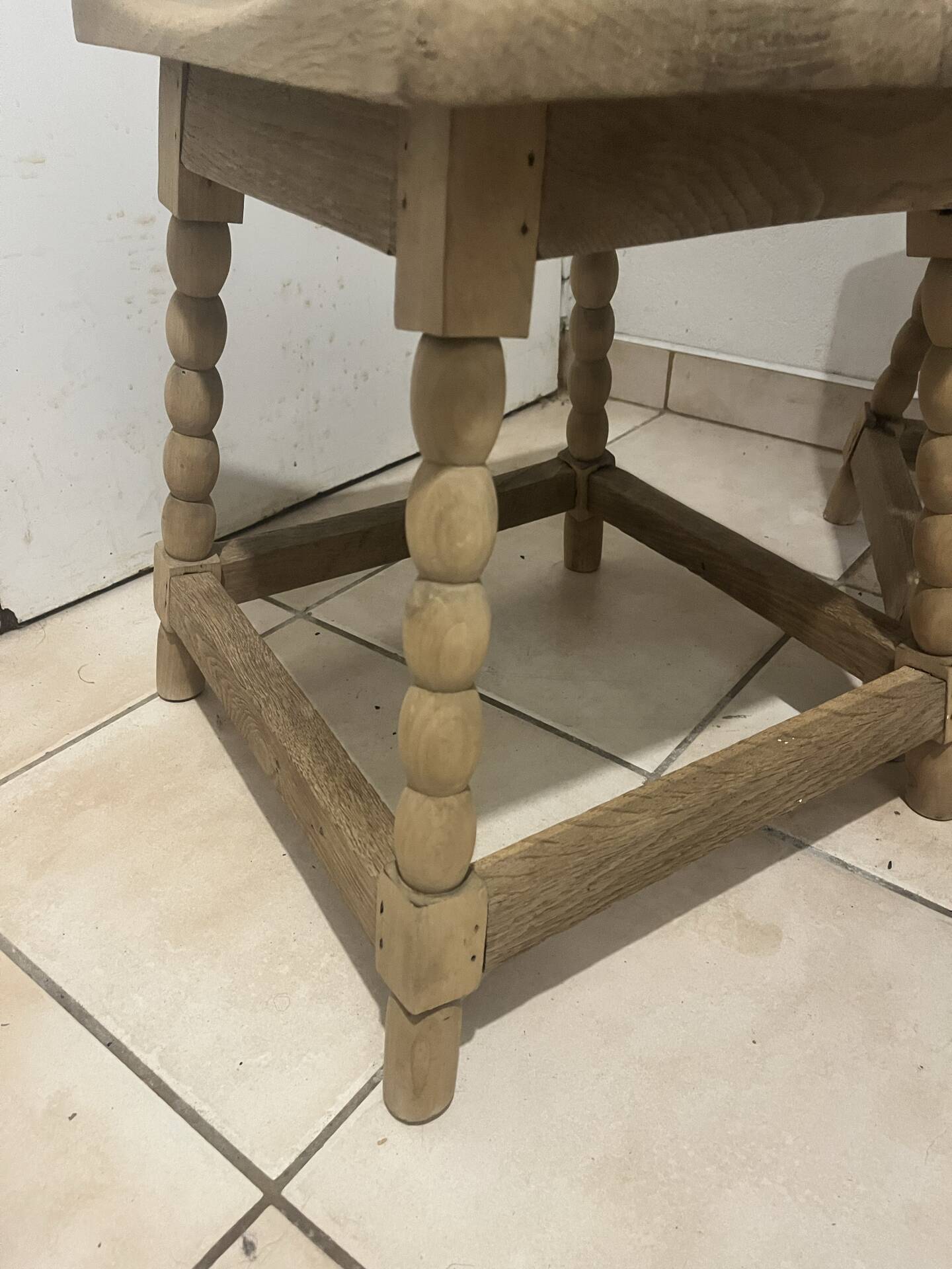 Pair of vintage stools in raw solid wood — Turned ball feet
