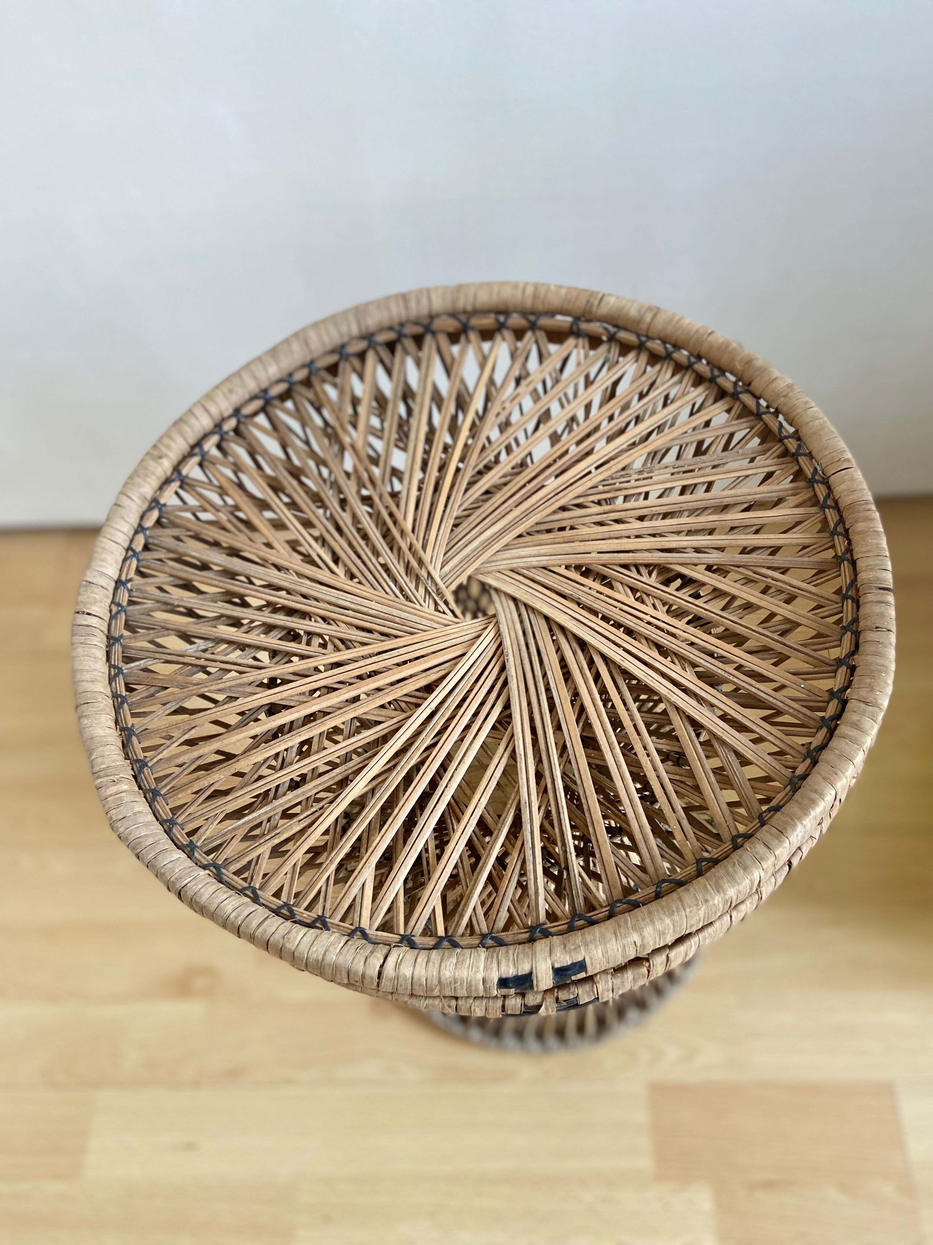 Diabolo rattan stool