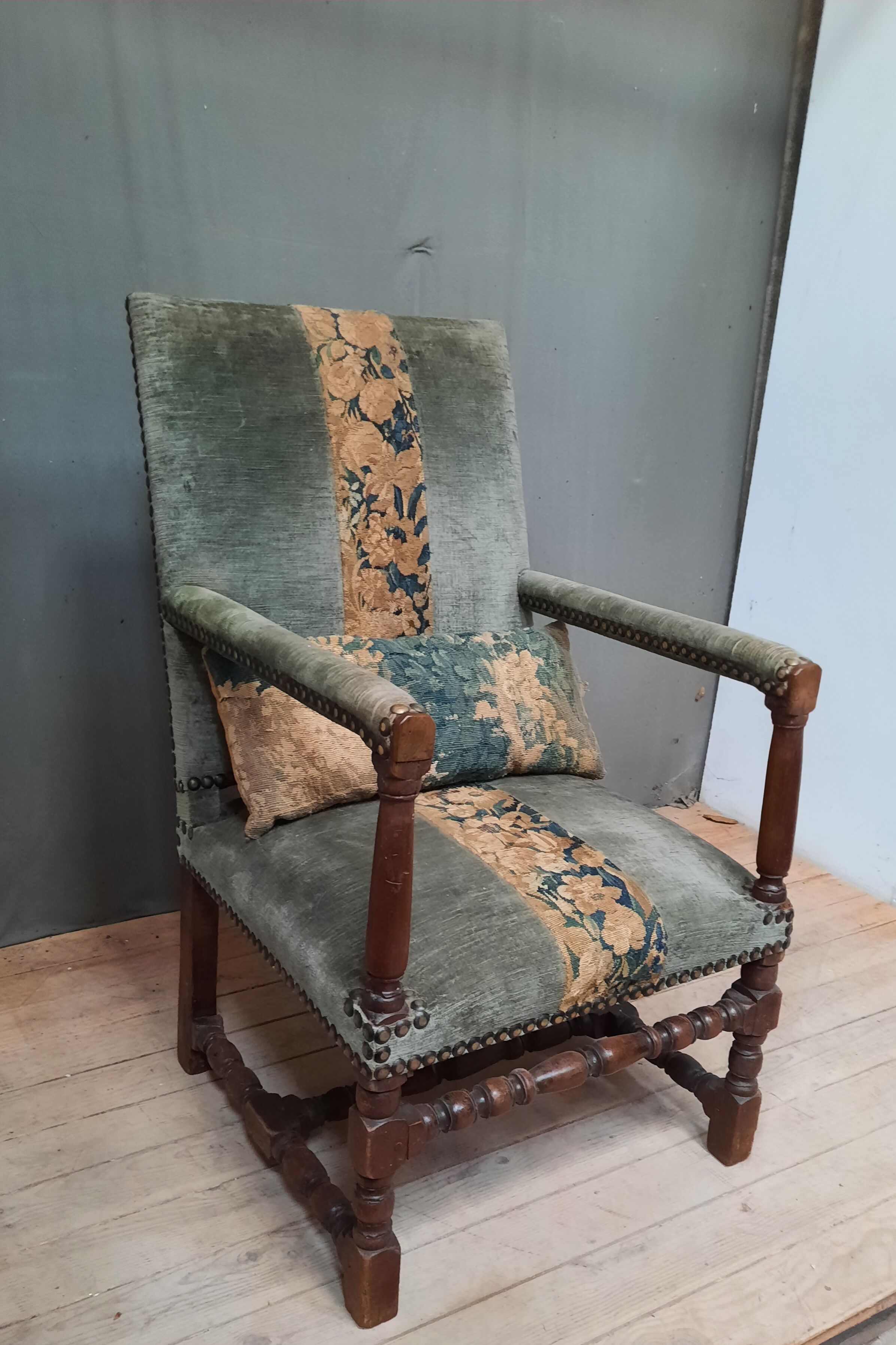 Louis XIII armchair partly upholstered from the 17th sawcum