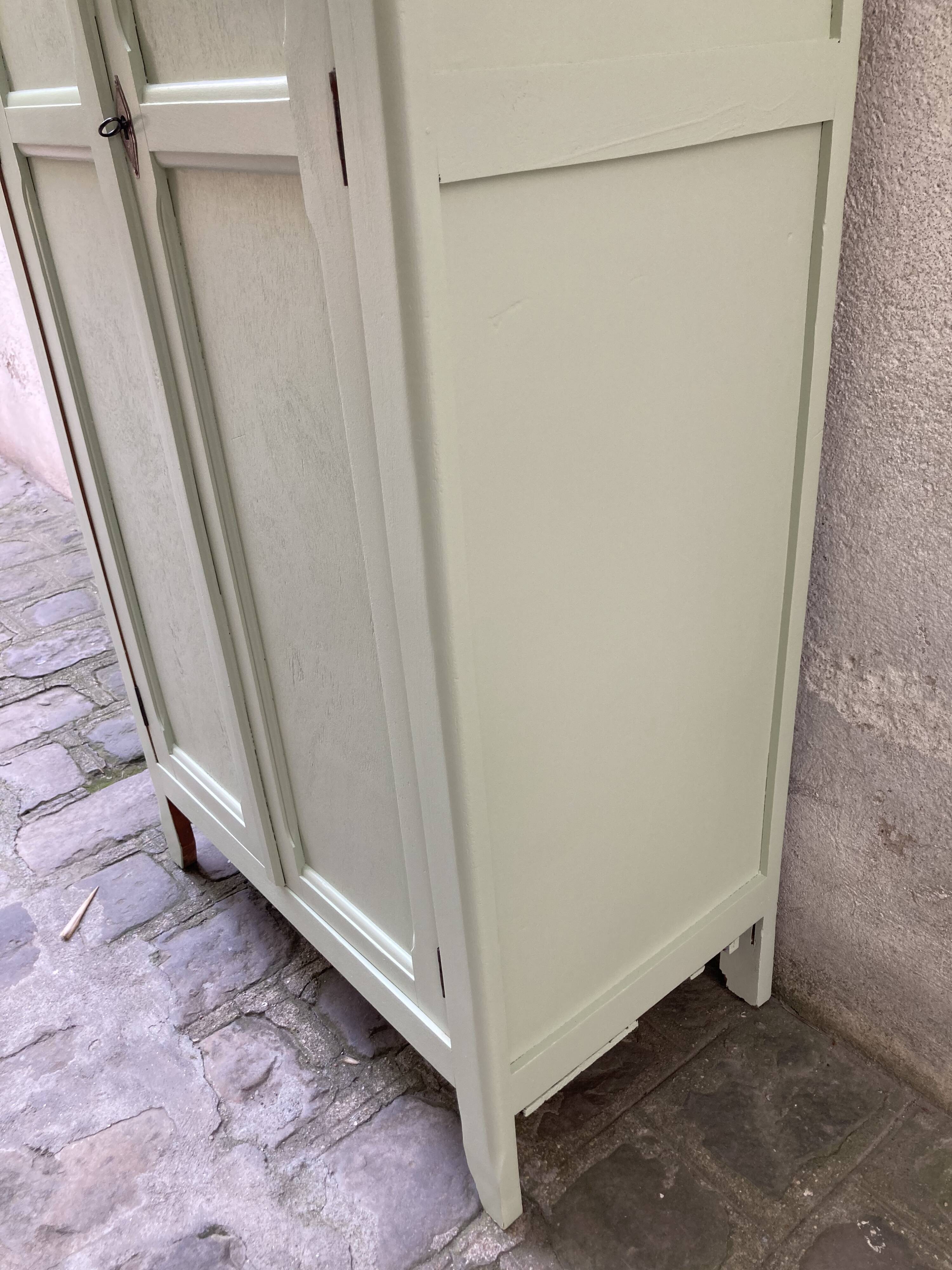 Parisian linden cabinet