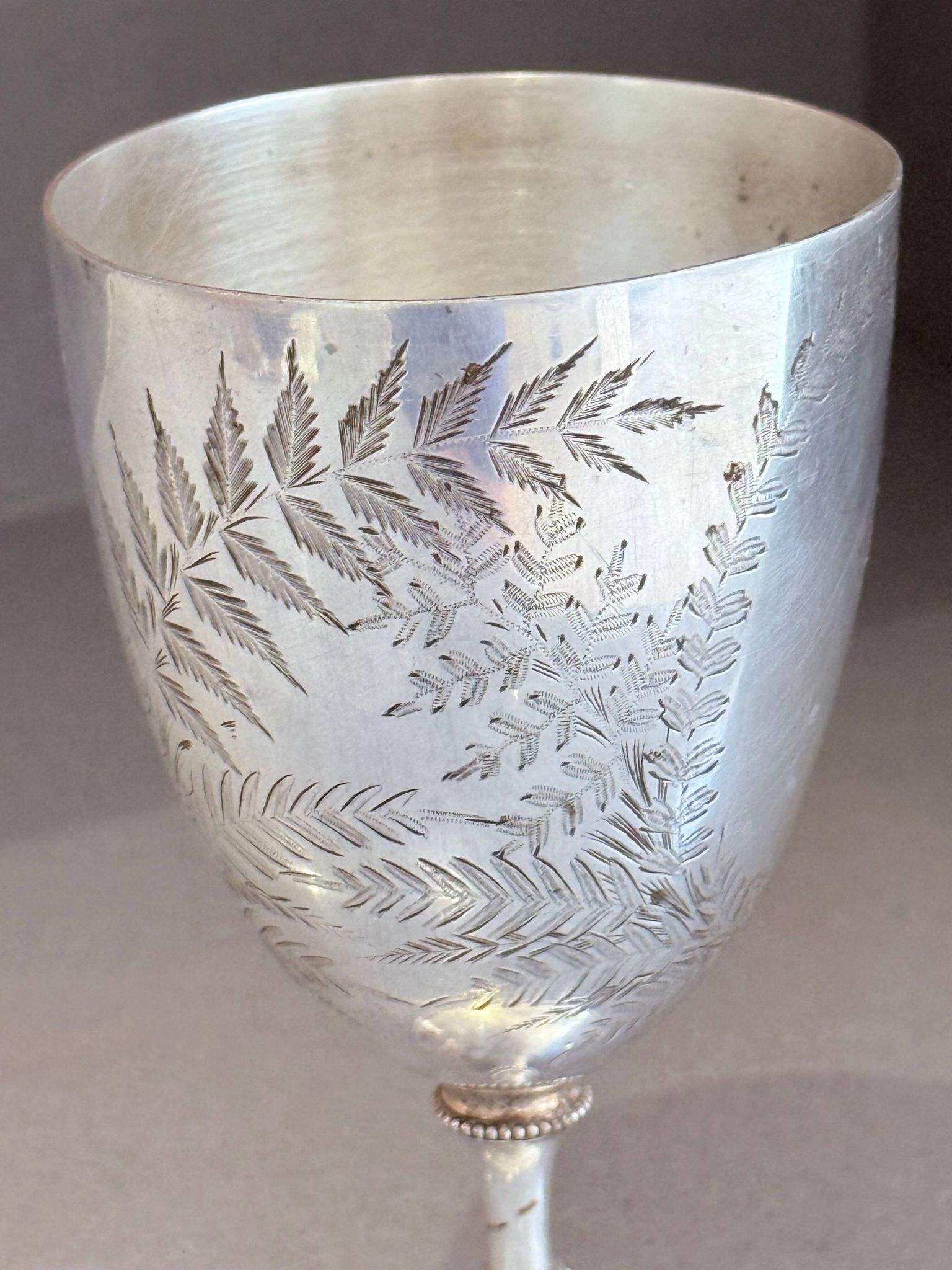 Gobelet en argent vintage gravé / Calice à vin décoratif