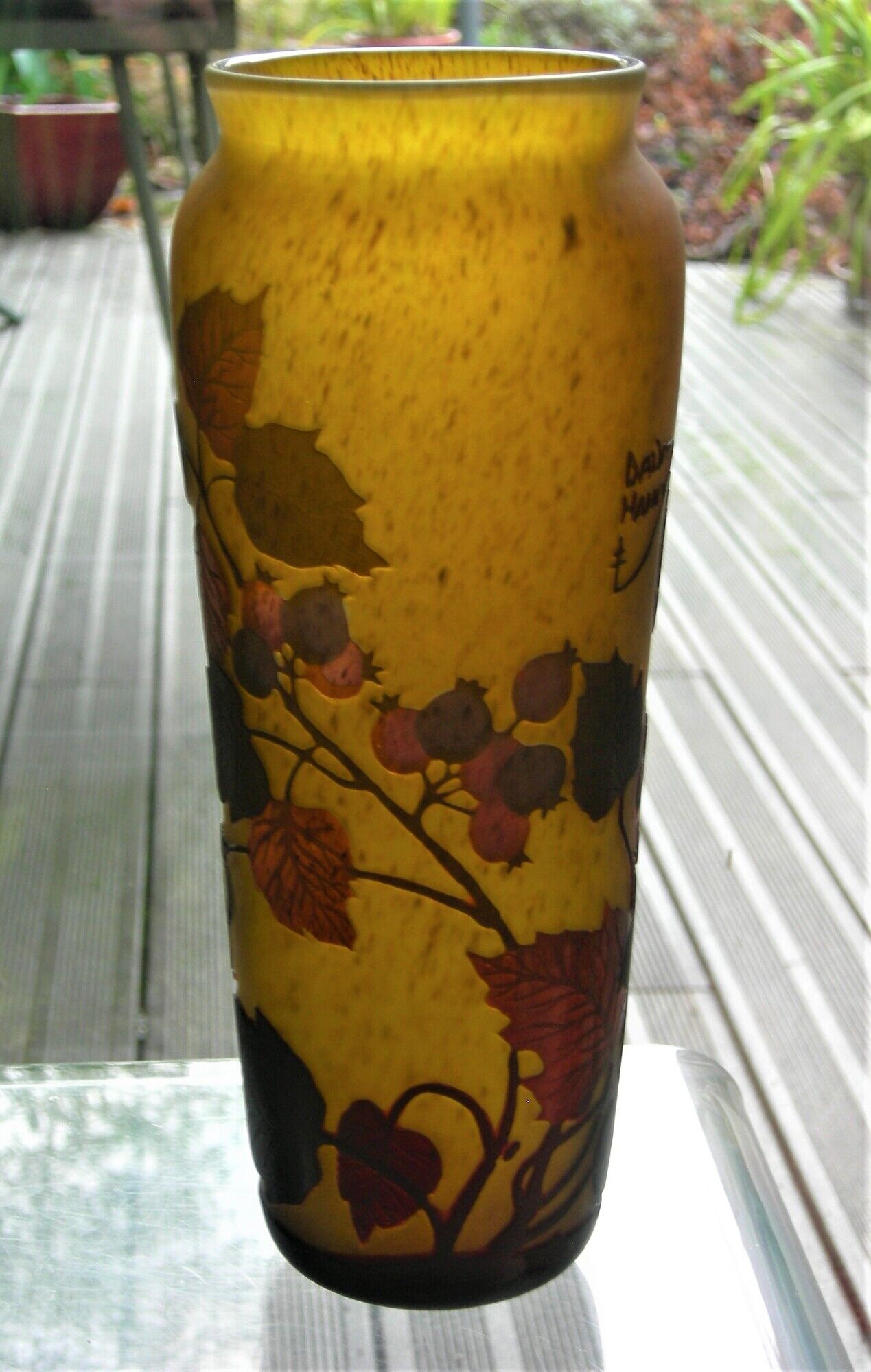 Daum Nancy's art nouveau-style vase with red brown with rosehip decoration