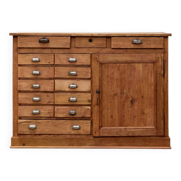 Old workshop furniture from 1930 in fir wood.