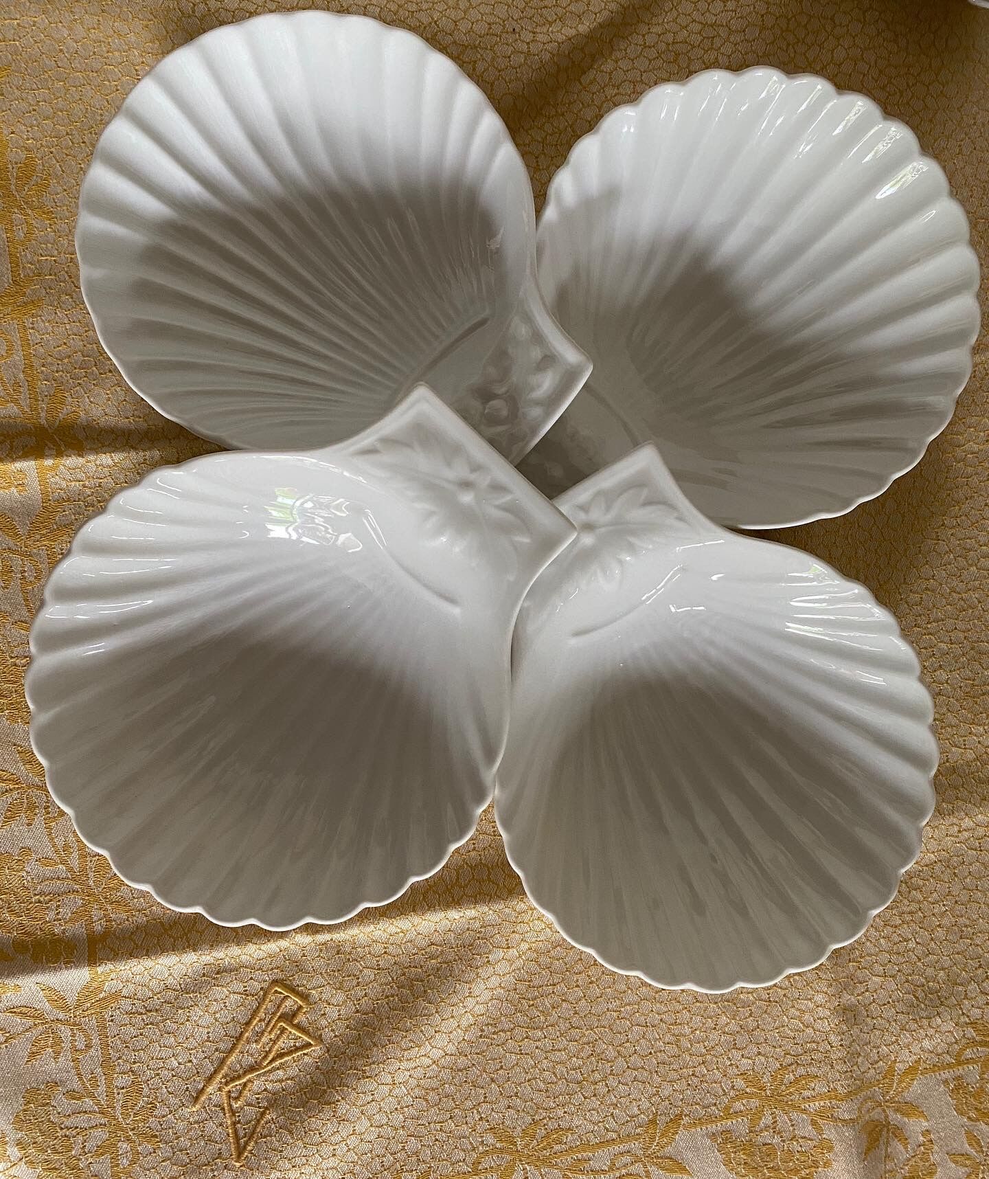 4 cups "scallop shell" Apilco