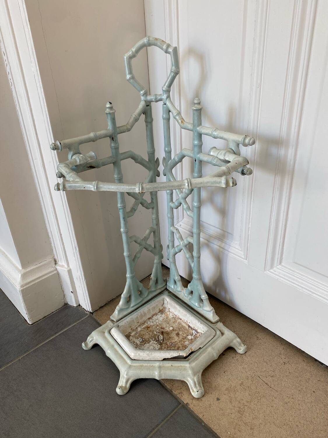 Cast iron umbrella stand