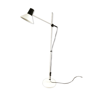 Articulated workshop floor lamp