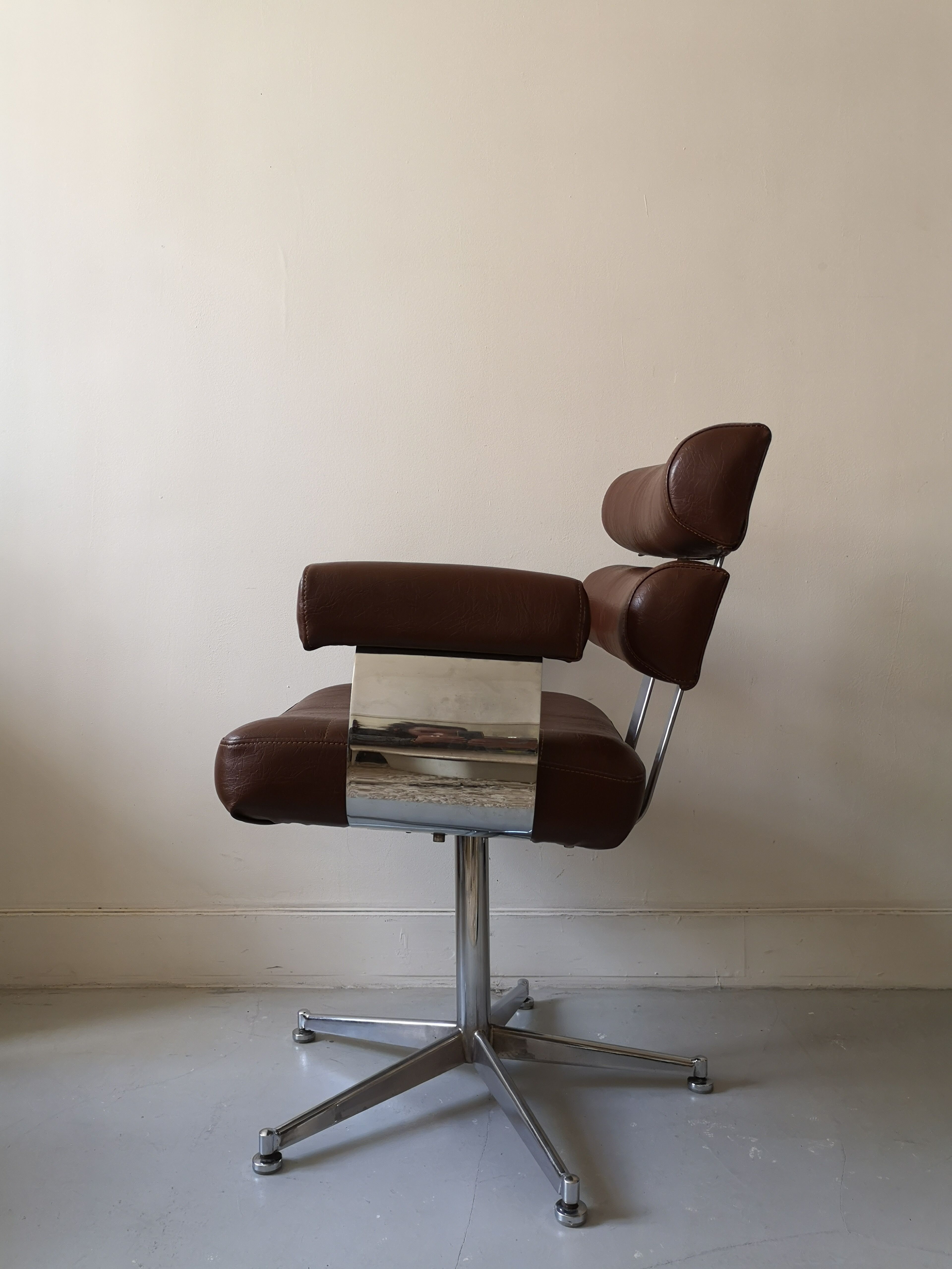 Office chair in skai and chrome, design year 70