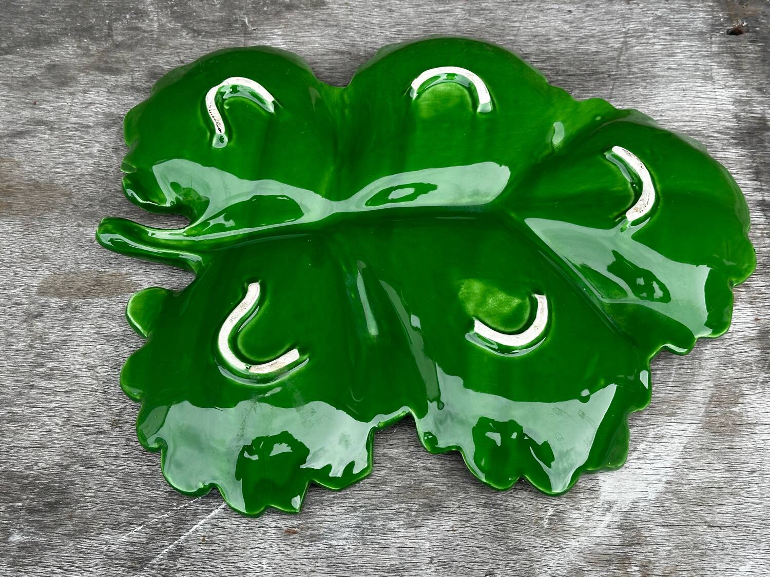 Green Ceramic Hors d'Oeuvres Dish in Leaf Shape, Art Deco Period