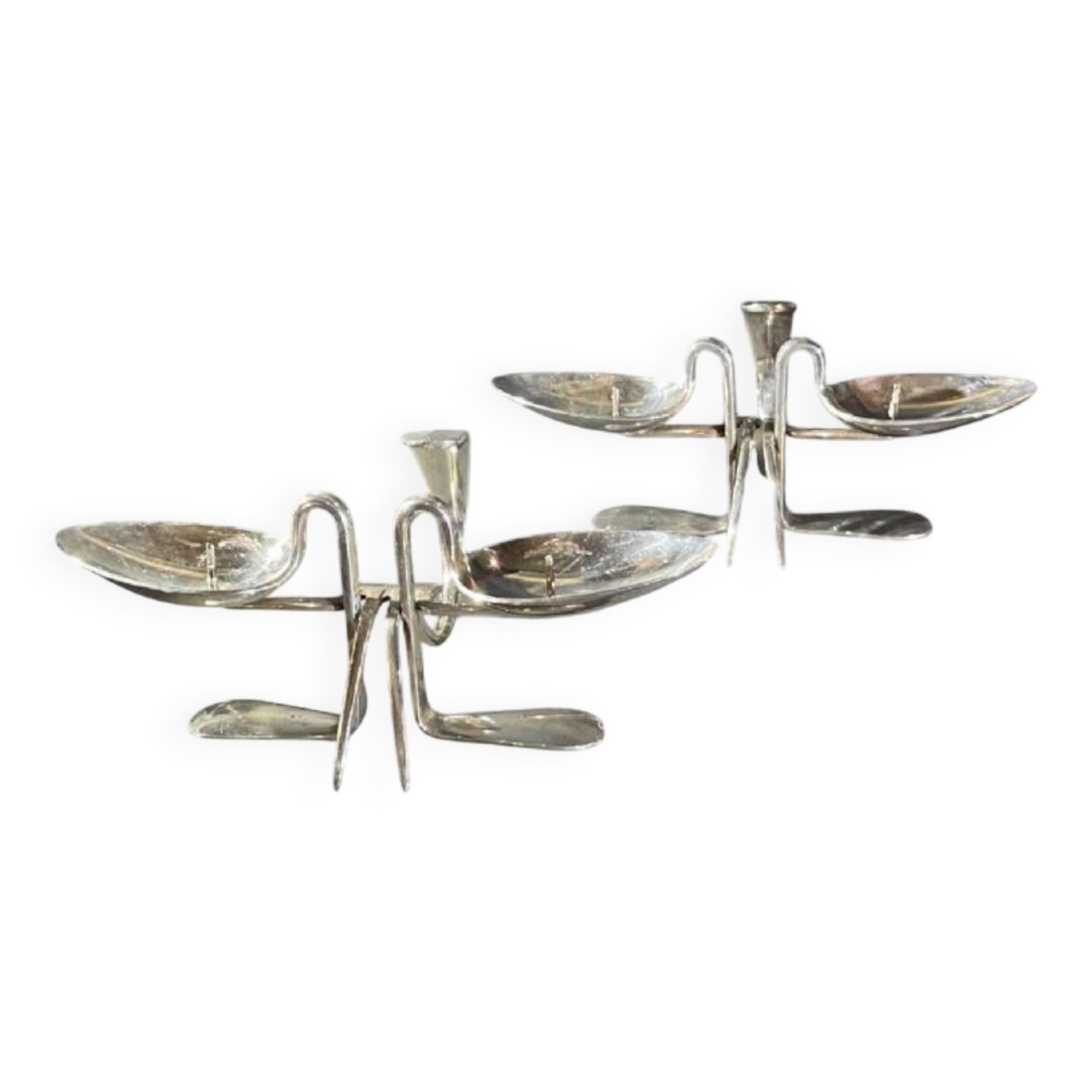 Paire de bougeoirs 'Couverts' en métal argenté, ca 1970