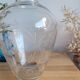 Vase en verre ciselé décor floral