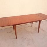 Scandinavian table in teak with  extensions