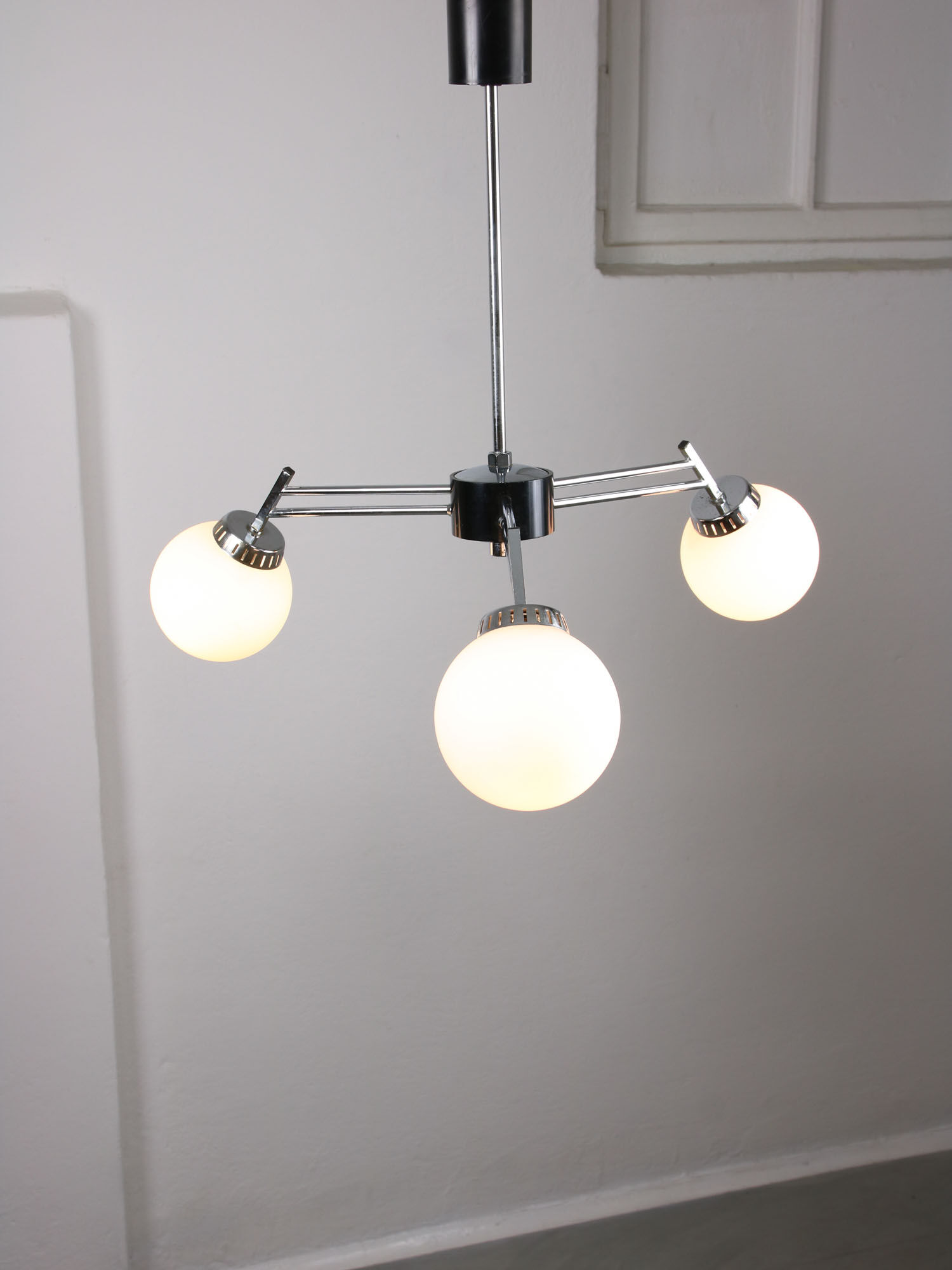 Lustre italien à 3 bras chromé et opaline