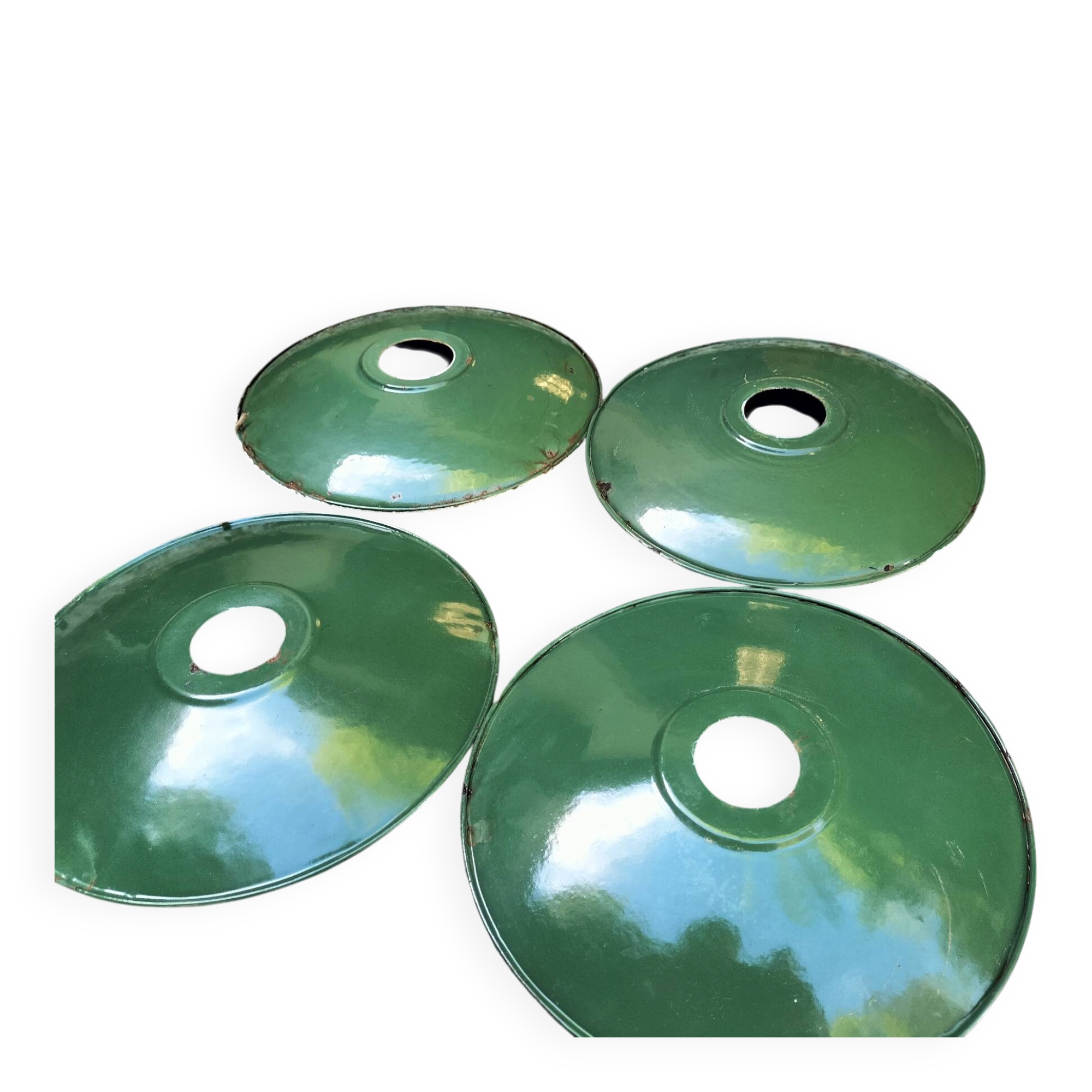 Enamelled sheet metal lampshade