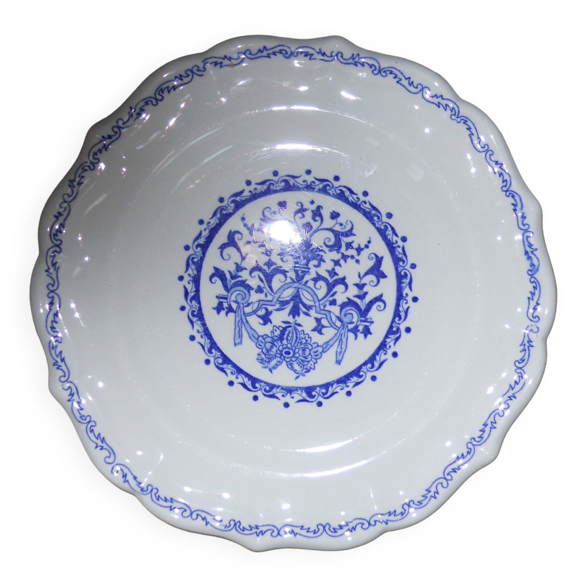 Service of 8 flat plates and 2 blue gien dishes