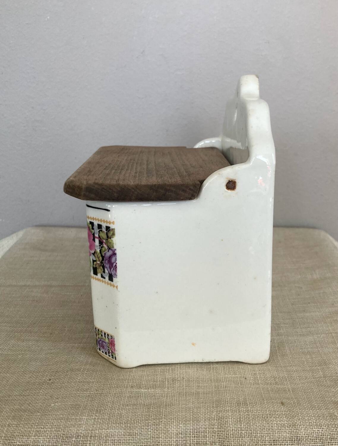 Earthenware salt cellar with rose decoration, made in Czechoslovakia, early 20th century