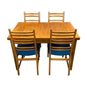 Table et ses 4 chaises design scandinave
