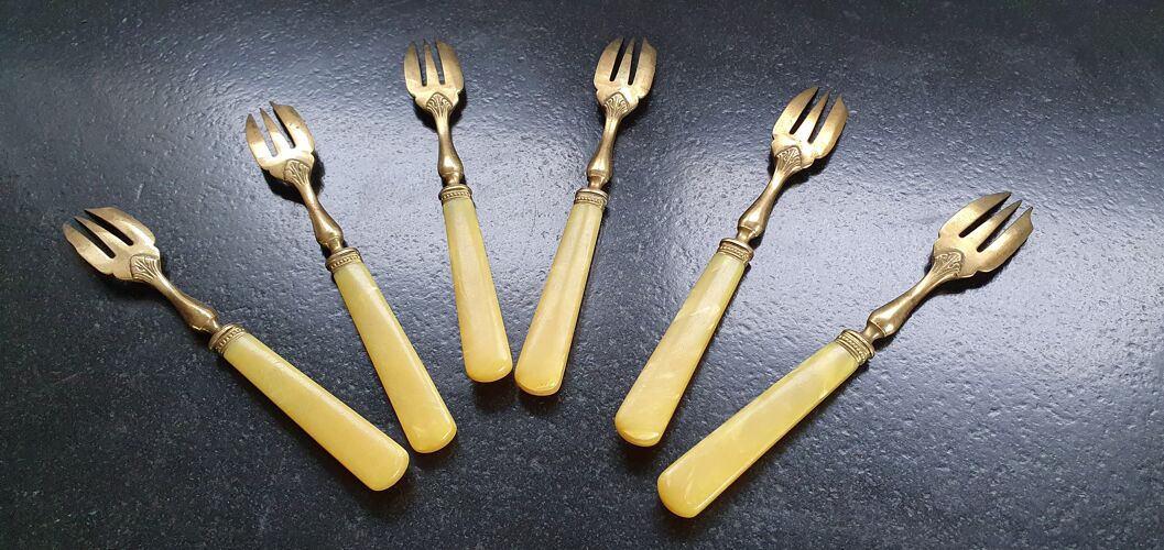 6 fourchettes à gateau anciennes