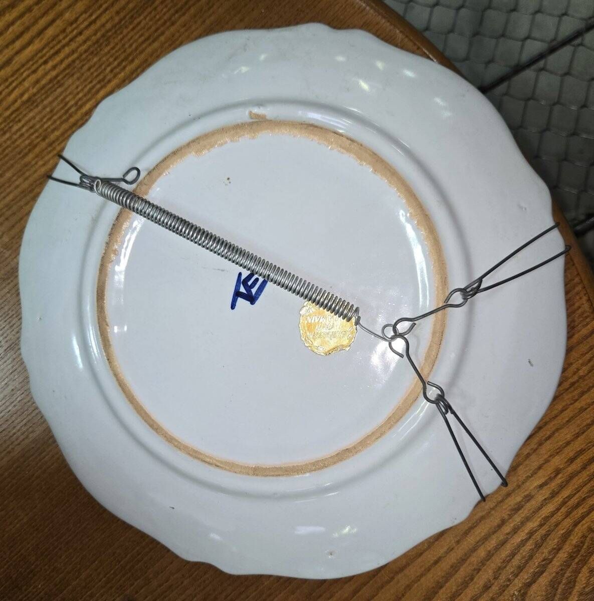 Ceramic dish with Chinese decorations