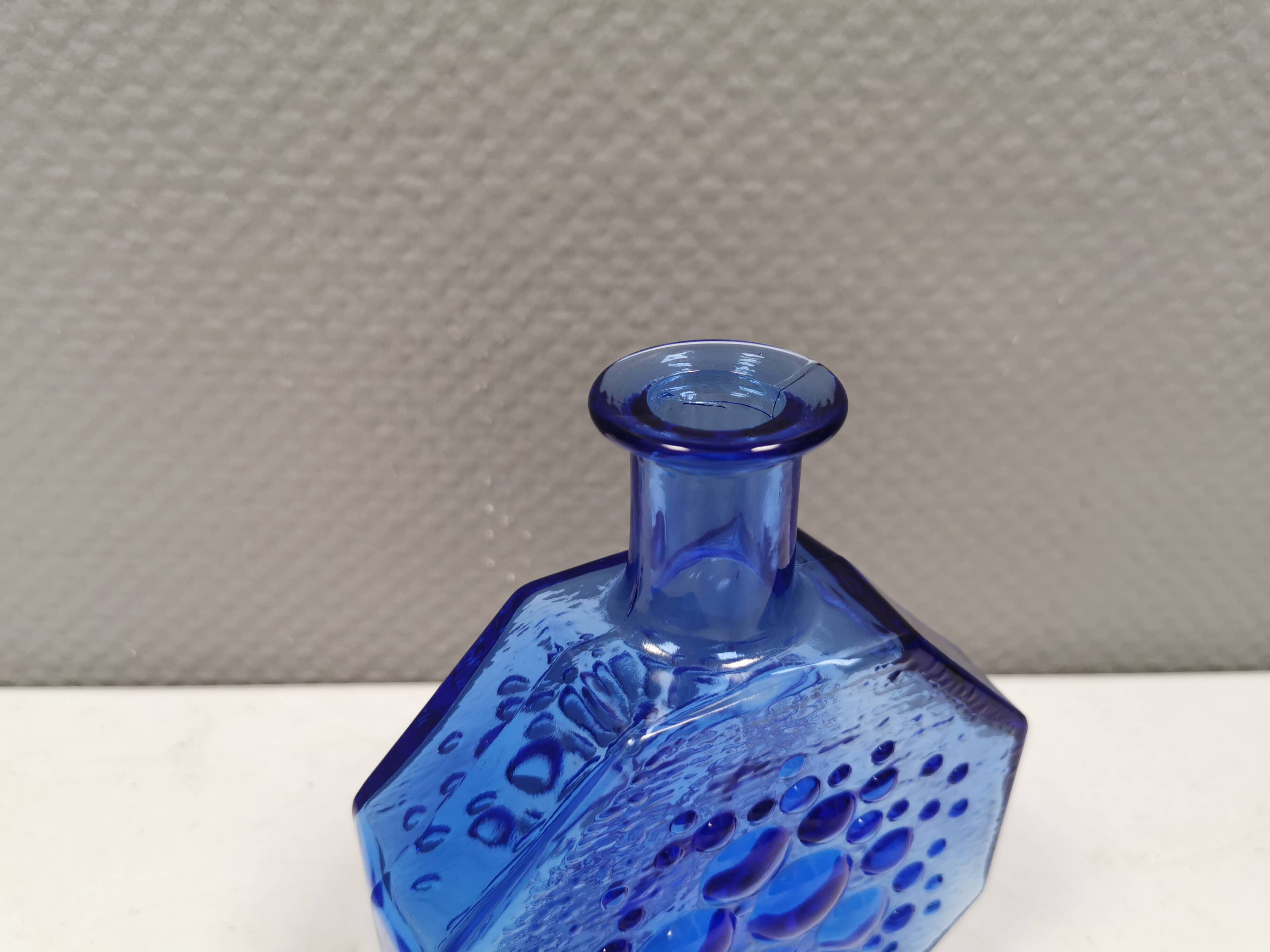 Blue glass vase from Riihimäen Lasi Finland, by Nanny Still.