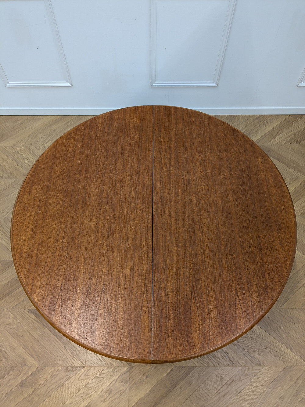 Scandinavian extendable round table