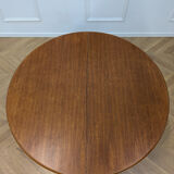Scandinavian extendable round table