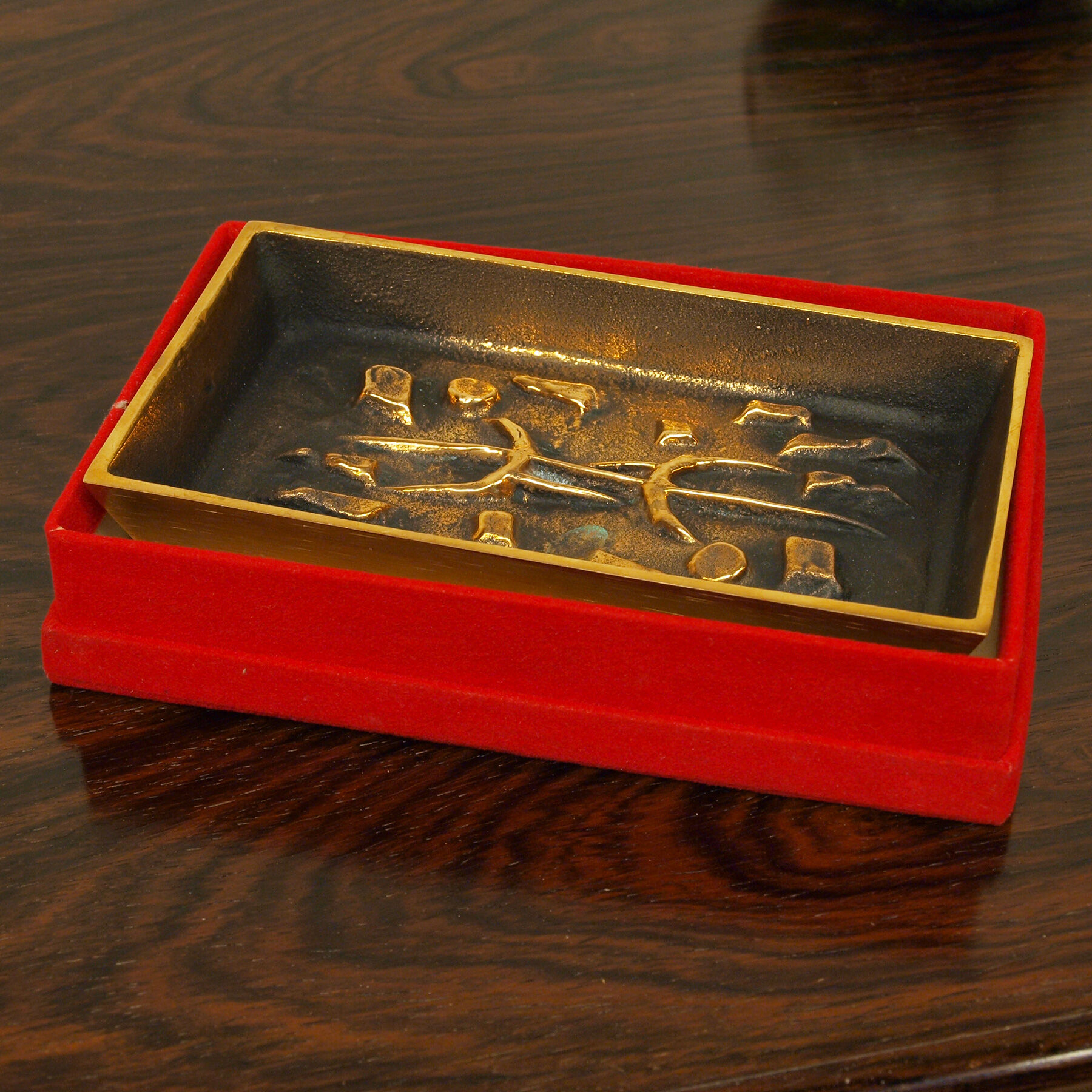 Alfieri Gardone's brutal bronze vacuum-pocket ashtray for Lauterbach