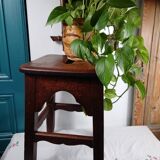 Tabouret ancien artisanal en bois massif – Pièce unique