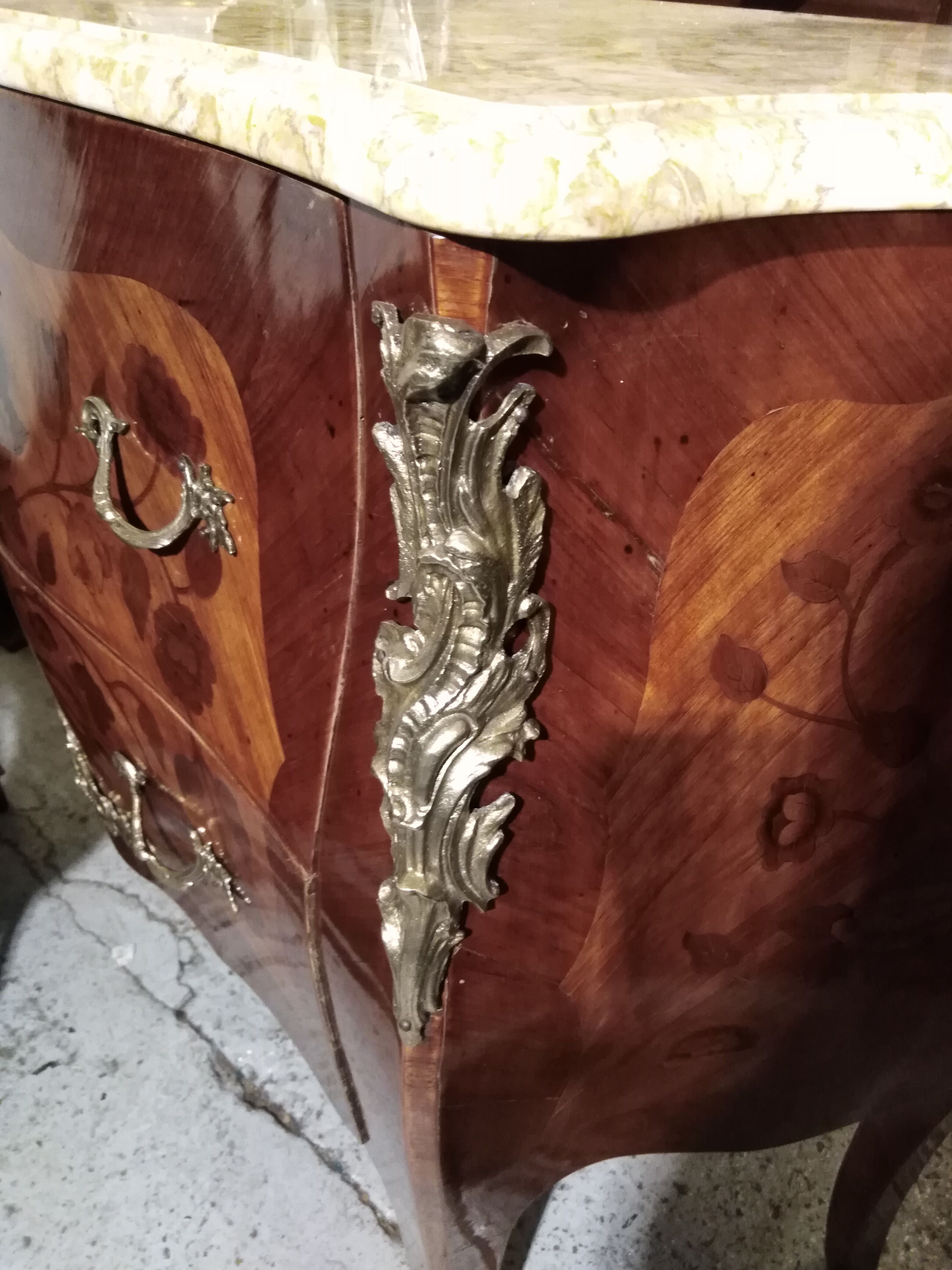 Commode style Louis XV dessus de marbre