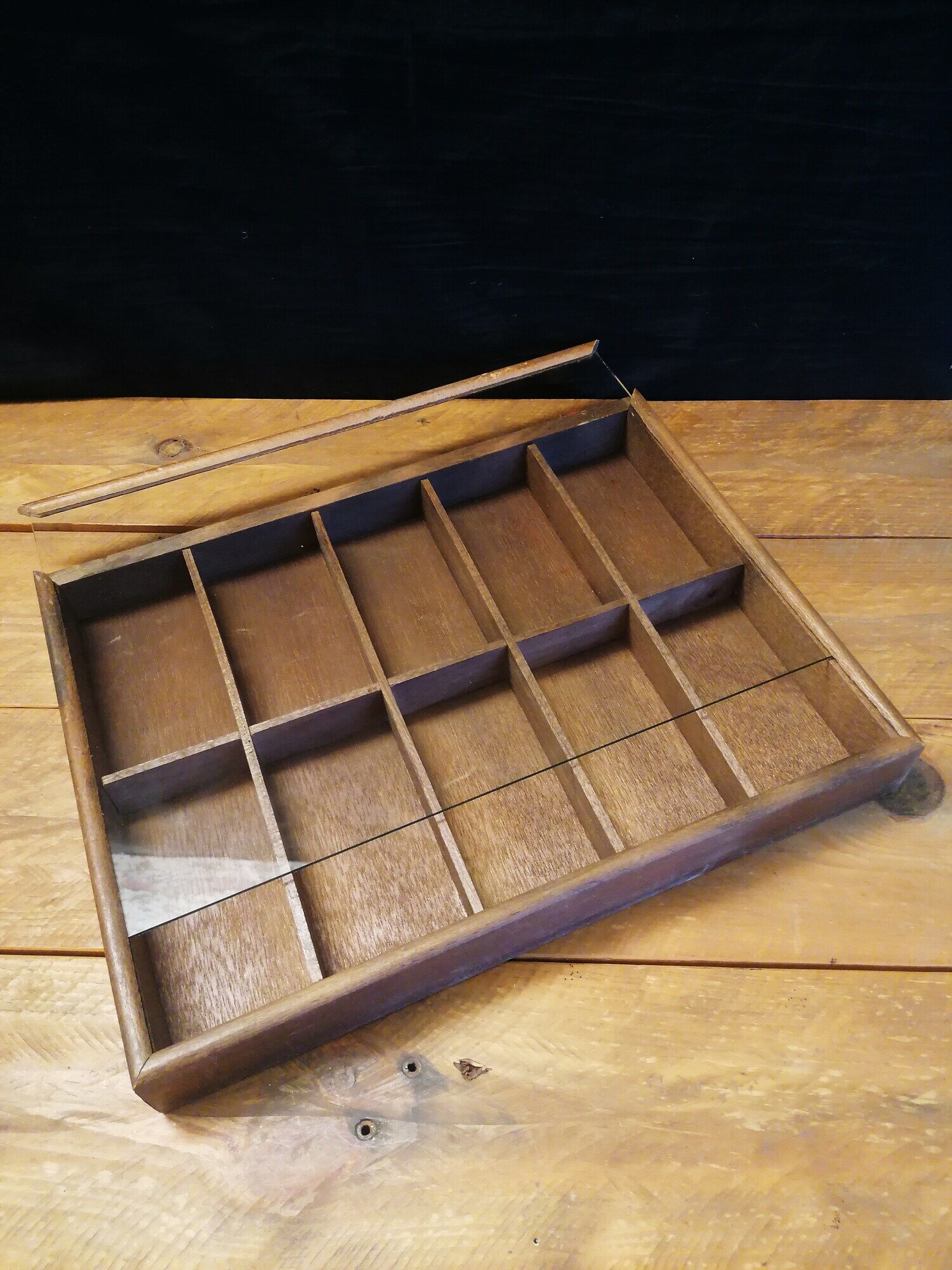 Wooden and glass wall window - 10 lockers - 80s