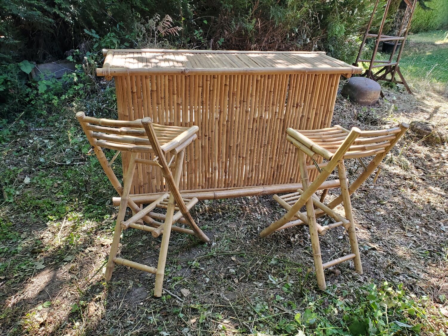 Bamboo bar and 2 vintage stools