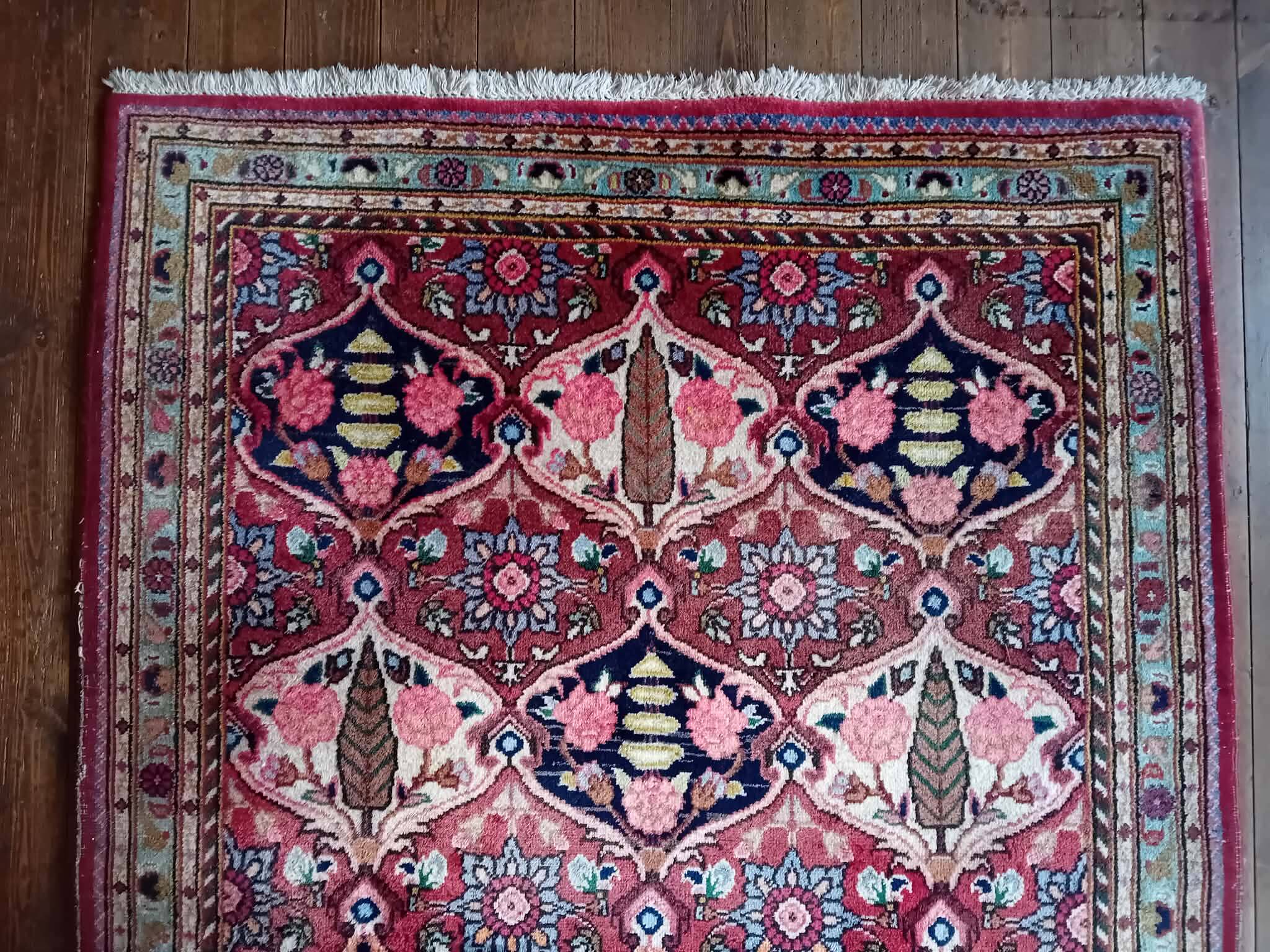 Handmade Bachtiar Persian rug 207x132cm