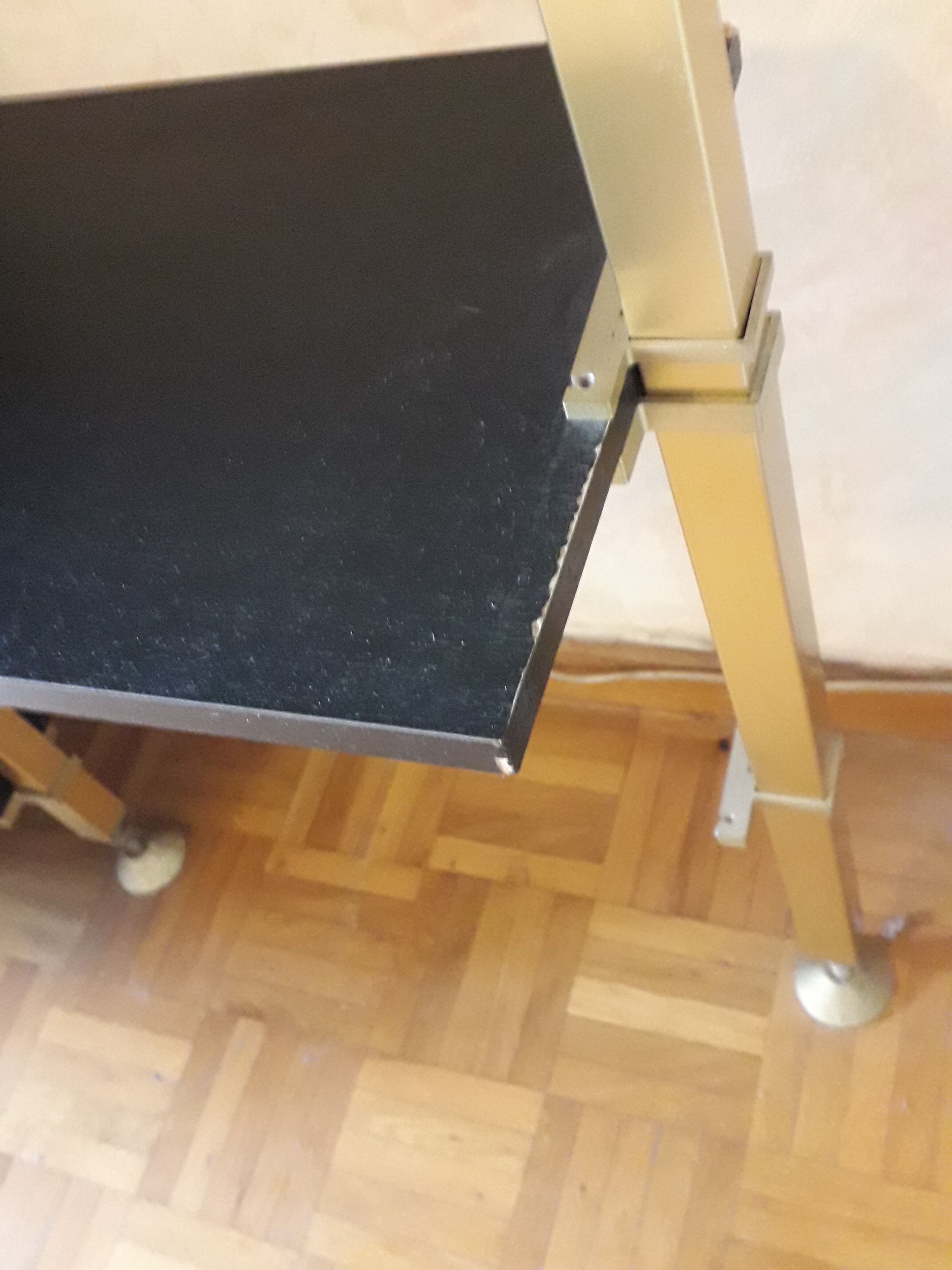 Shelf rock- telescopic wood