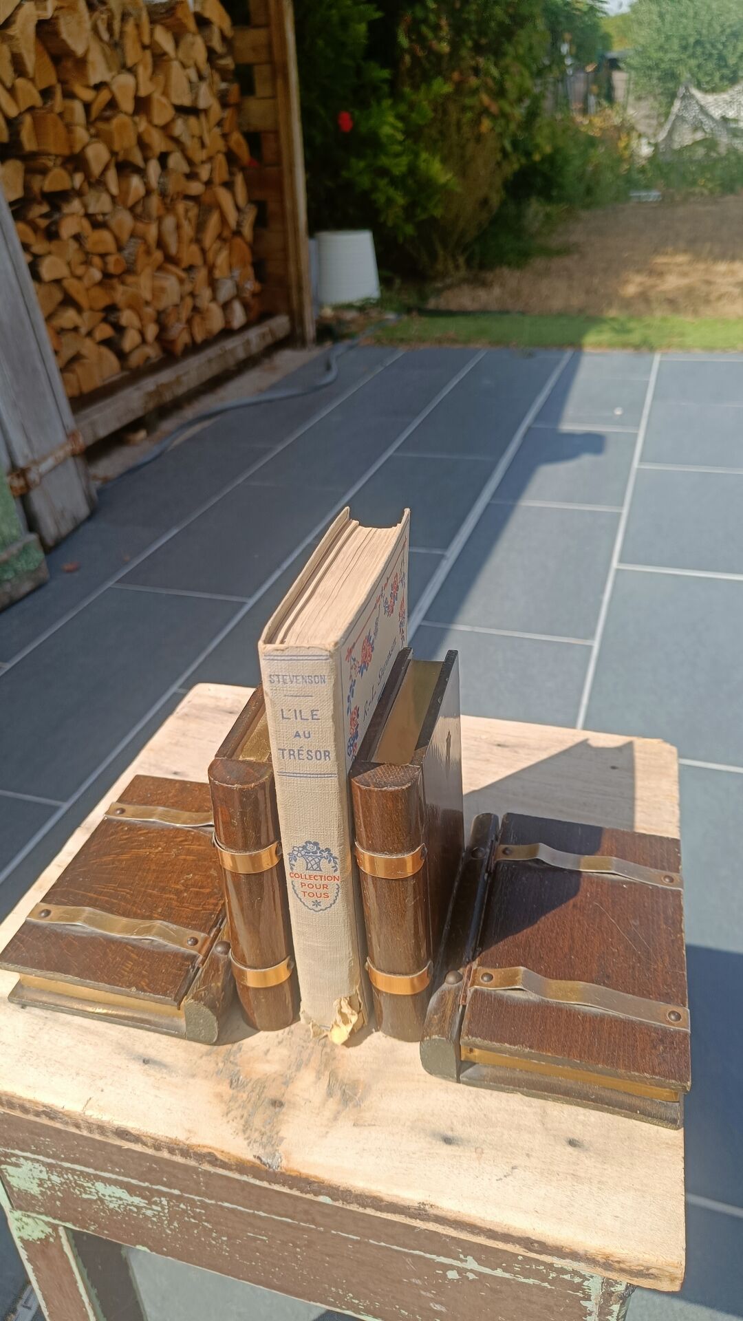 Wooden trompe-l'œil bookends with a book and box