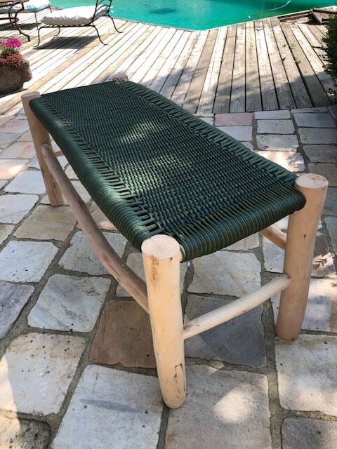 Banc en bois, tissage nylon vert et kaki