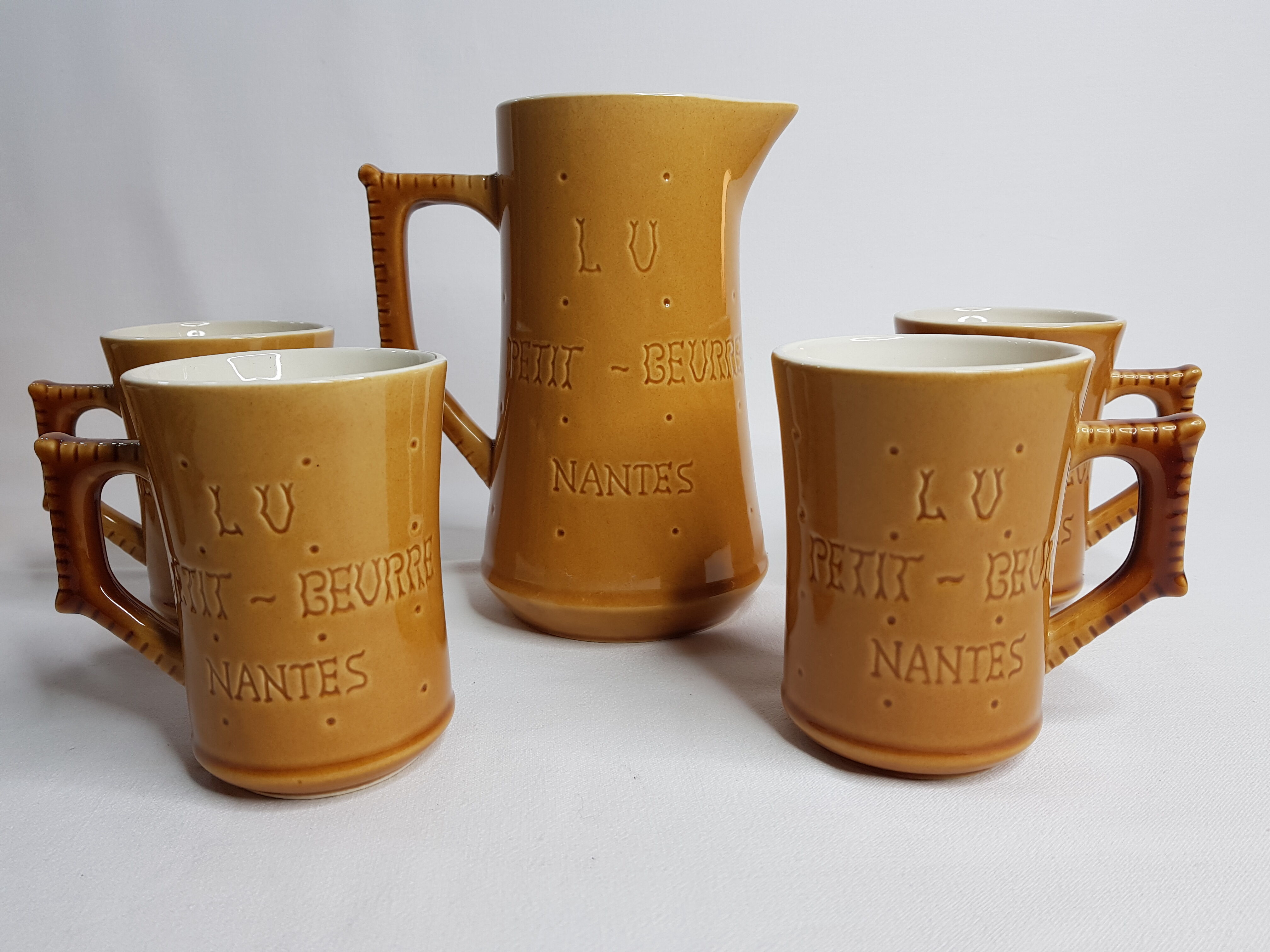 "Lu" full breakfast service, enamelled ceramic, Clouet editions, Nantes