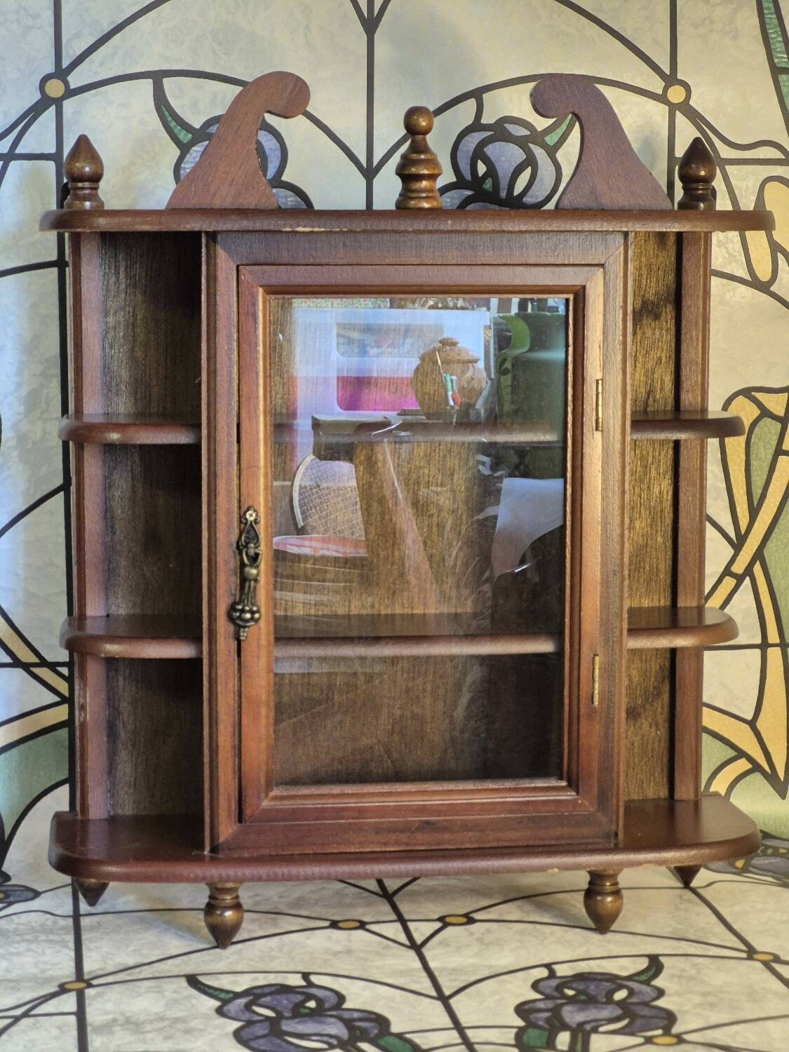 Cabinet shelf