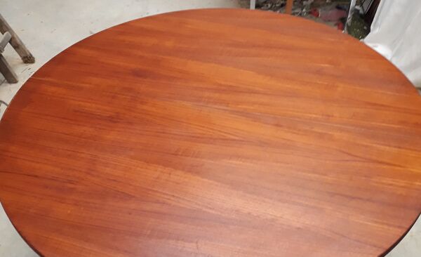 Table scandinave 1970  plaquage teck  ronde 110cm avec sa ralonge papillon 1,55cm