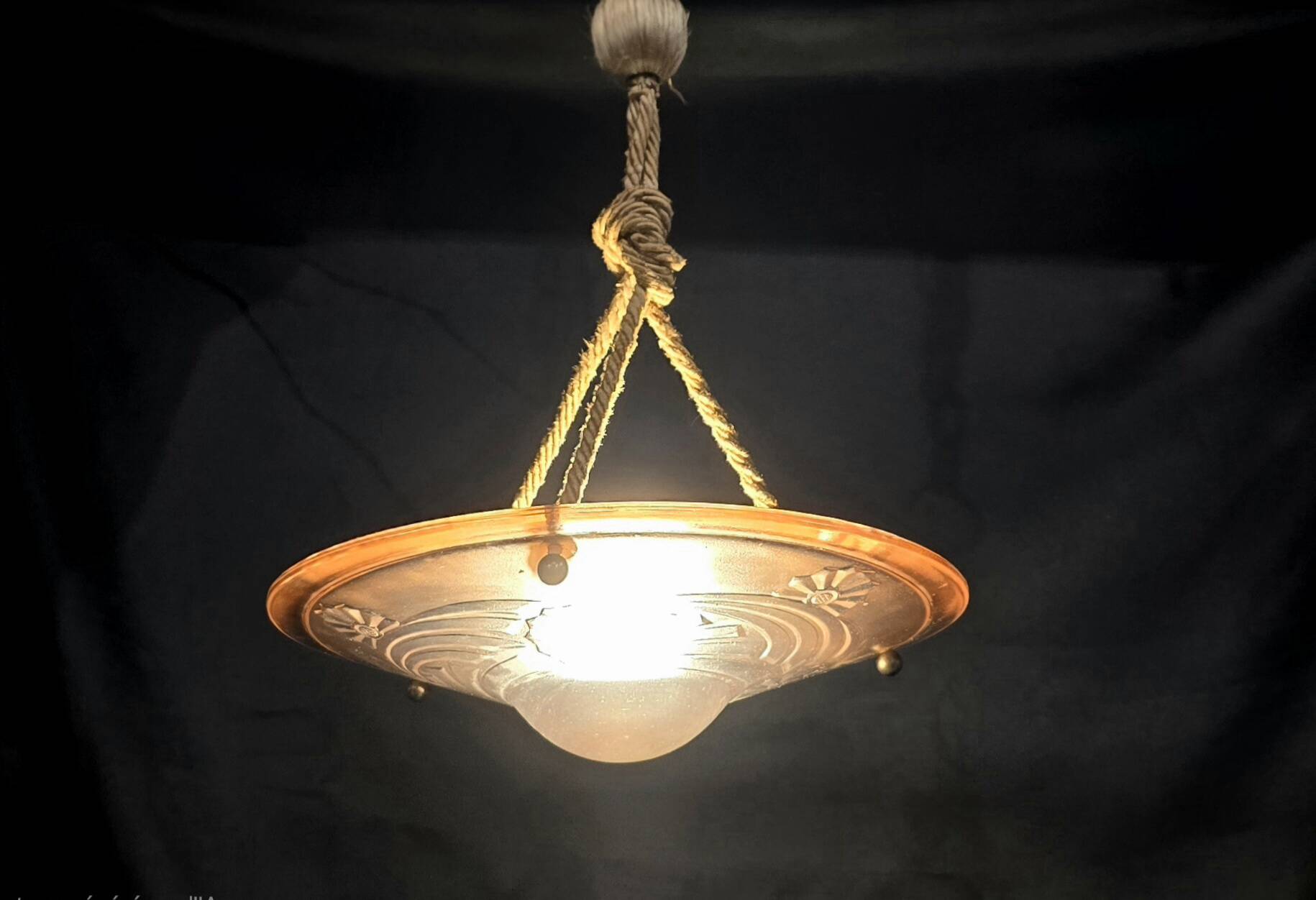 Suspension vasque Art déco en verre rose